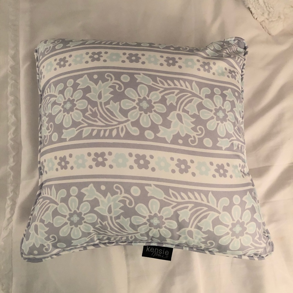 Throw pillow